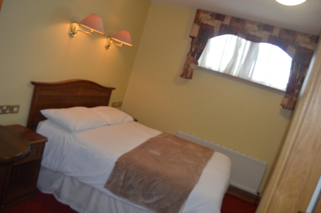 The Anglers Rest Hotel Headford ภายนอก รูปภาพ